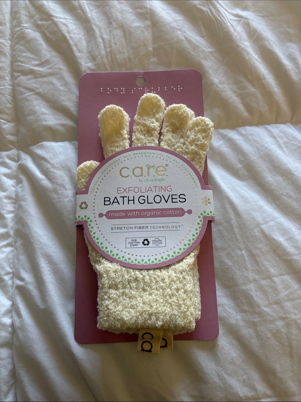 White and Gold Exfoliating Bath Gloves Packaging